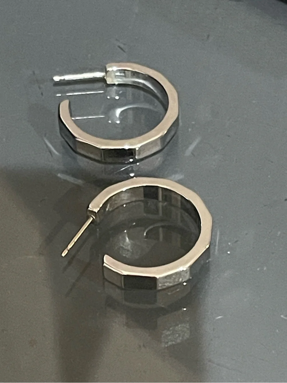 N/A modern hoop